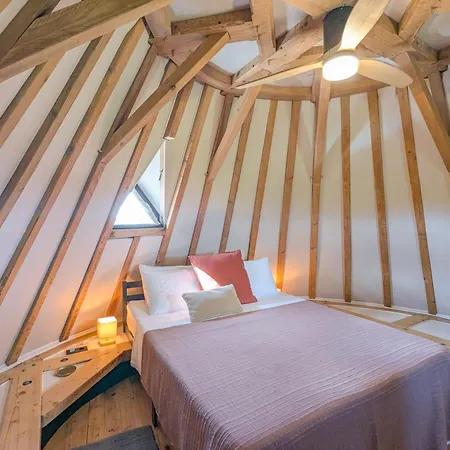 Toujours Dimanche 5-story Windmill Vineyard Views *